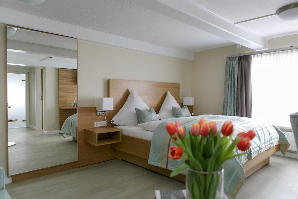 Hotel Neuwarft Altbau Dagebuell Room photo